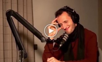 У парня с синдромом Туретта во время интервью начался новый тик