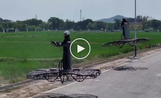 Китайцы представили пилотируемый дрон, на котором летают стоя