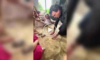 У США на дівич-вечорах стриптизерів все частіше замінюють фокусники