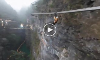 Один із найекстремальніших зіплайнів у світі