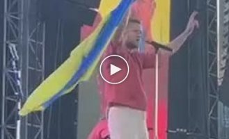 Группа Imagine Dragons на концерте в германском городе Менхенгладбах поддержала Украину