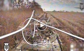 Дрон-камикадзе прилетел в голову российскому солдату, пока тот в одиночку шел по полю