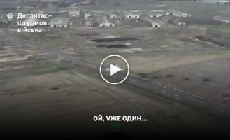 Оккупант обворовал своего ликвидированного сослуживца и скрылся, оставив его на корм одичавшим свиньям