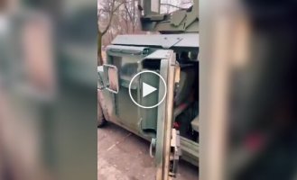 Бронескло в HUMVEE врятувало життя українському солдатові