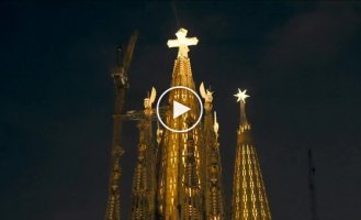 The Sagrada Familia was opened and consecrated in Barcelona: the world-famous building took almost 150 years to build