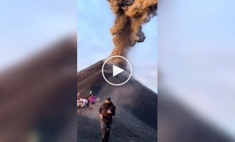 Fiery barrage in Guatemala: tourists nearly turned to charcoal during the eruption of the Fuego volcano