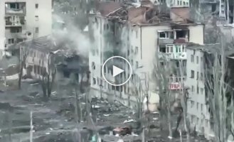 Журналіст Денис Казанський опублікував нове відео із Бахмута. Місто фактично знищене