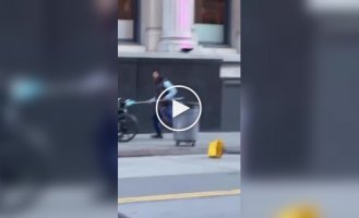 An unusual scene unfolded in downtown San Francisco: four men started a brawl using brooms as weapons