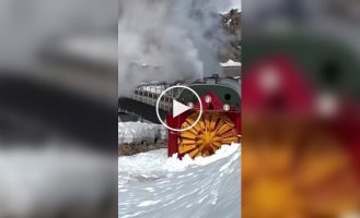 Пожиратель снега на рельсах