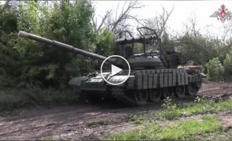 Бійці підрозділу Khorne Group затрофеїли російський танк у Курській області