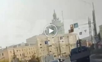 Беспилотник падает и взрывается в российском Воронеже