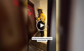 Мужчина подшутил над курьером