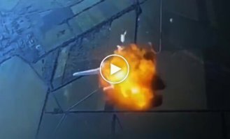 Момент сбивания FPV-дроном российского БПЛА Орлан снимает камера другого украинского беспилотника
