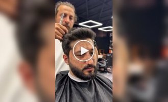 Когда парикмахер не замечает остриженные волосы на лице клиента