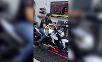 Залипательное видео с тестированием мощности спортивных мотоциклов