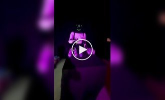 Компанія Tesla випадково розкрила, що їх роботами керують дистанційно