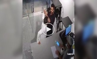In Saudi Arabia, friends staged a real fight in a restaurant for the right to pay score