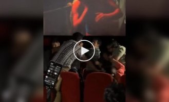 Фанаты «Человека-Паука» избили зрителя в кинотеатре
