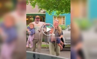 Родители приехали за детьми к бабушке и дедушке