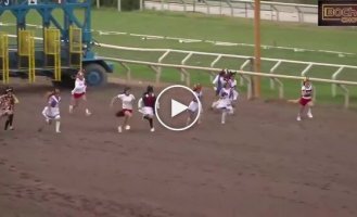 В Перу девушки устроили забег в костюмах героинь аниме