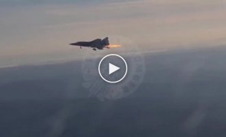 Russian equipment MiG-31 caught fire during the flight and crashed