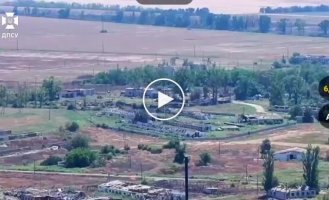 Сили оборони атакували ворожі вантажівки, мотоцикли, зброю та ліквідували близько 10 окупантів.