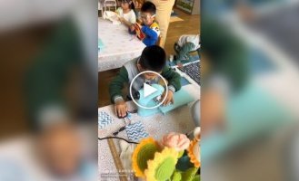 What do children do in Chinese kindergartens?