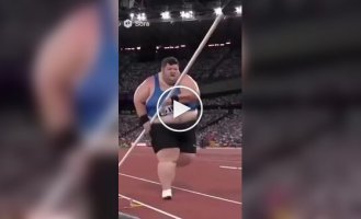Нейросеть сгенерировала чемпионат по тяжелой атлетике