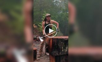 Краса з сокирою: канадка, яка вражає силою