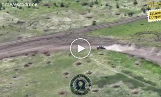 A drone gets into the T-80BVM tank, after which it burns out