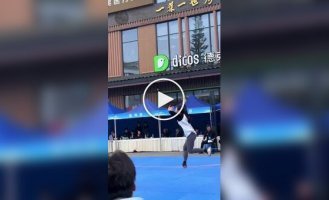 У Сичуані пройшли незвичайні змагання зі швидкісного слеклайну