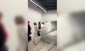 Сучасне мистецтво без пояснення: перформанс, який складно розшифрувати