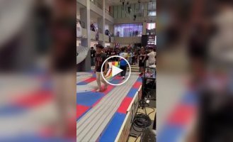 В Японии мужчины начали участвовать в чемпионатах по гонкам на игрушечных турбо-машинках