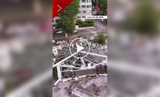 Ветер опрокинул колесо обозрения
