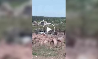 The occupier films the moment when the Ukrainian drone reaches his position