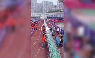 Огромный стол для настольного футбола