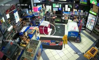 Мужчина вломился на заправку, подрался с собакой и чуть не сжег себя