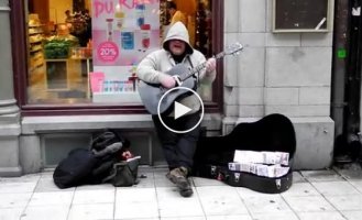 Классный голос уличного музыканта