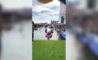 Red Bull устроил костюмированный заезд с препятствиями на велосипедах
