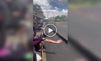 Піт-стоп на гонці радіокерованих моделей