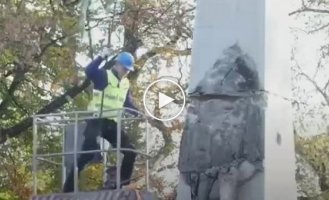 У Польщі демонтують пам'ятники російським солдатам