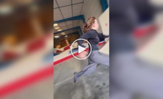 Каскадерша на тренировке