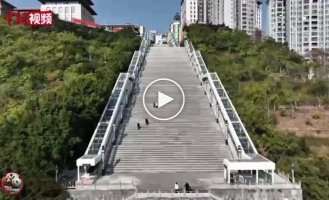 Самый длинный эскалатор в мире