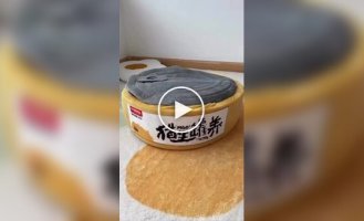 Bed for cats in the form of a tin can