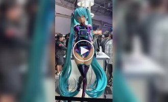 Компьютер в виде Хацунэ Мику