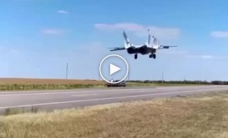 Ukrainian MiG-29 and Su-27 use the highway as a runway