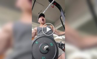 Необычная реклама от уролога из Мексики