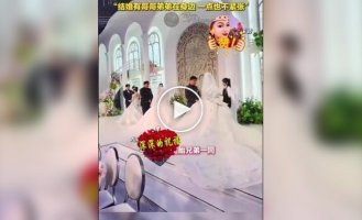 Трійнята зіграли весілля в один день