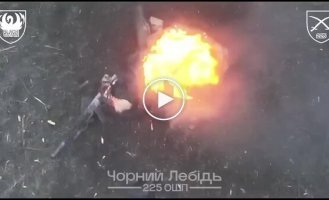 The body of a Russian invader was engulfed in flames after an attack by our fighters in Donetsk region