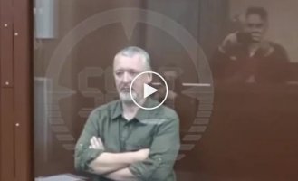 The first shots of the detained Igor Strelkov (Girkin) from the hall of the Meshchansky Court of Moscow